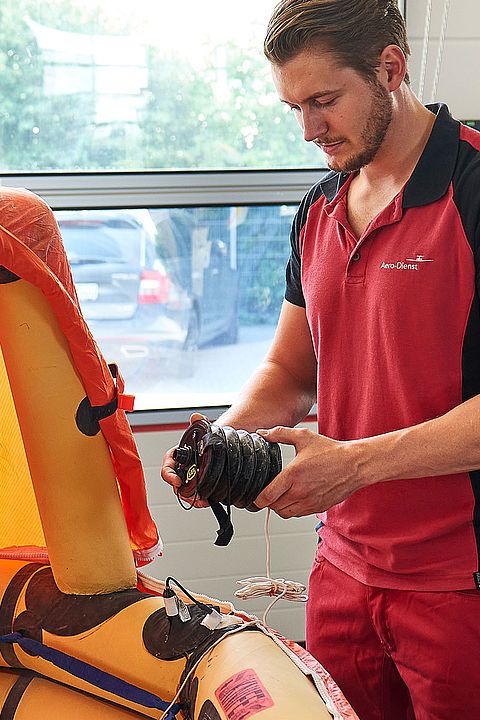 images/Insights/csm_content_article_components_life_raft_pump_09_fa8d129133.jpg
